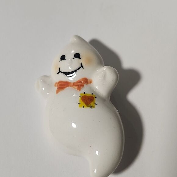 Hallmark Smiling Ghost Pin Brooch Pinback Festive Halloween Fun Fall - Picture 1 of 3